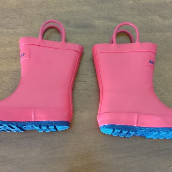 Kushyshoo Red kids/toddler Red Rain Boots water proof rubber boots toddler size6 - Picture 2 of 9